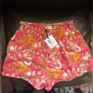 Bandier Sincerely Jules Fern pull on shorts. Hibiscus sweats.